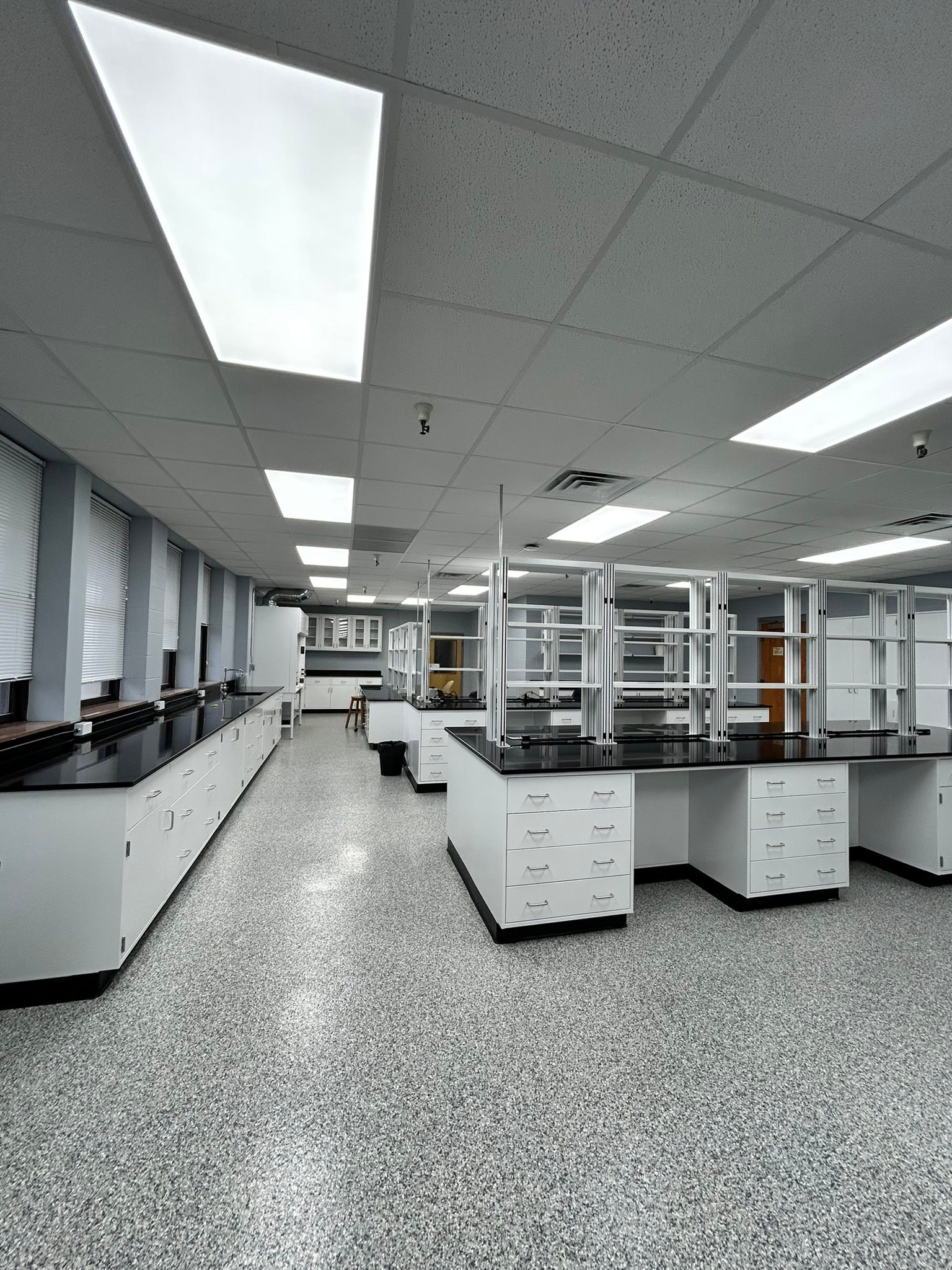Hilltop Center for Biomedical Research officially opens with ribbon-cutting ceremony, thanks to $250K WV-INBRE A&R grant awarded to Drs. Deanna Schmitt and Holly Vopal.